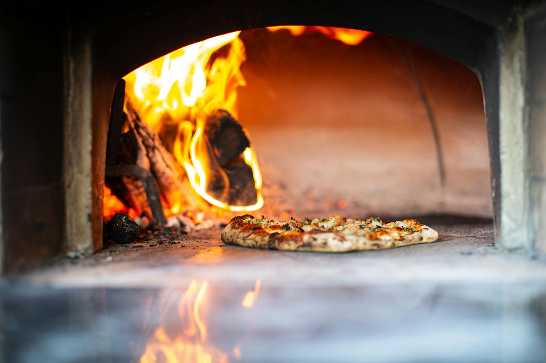 Rosso & Stone Pizzeria — a warm evening at the table